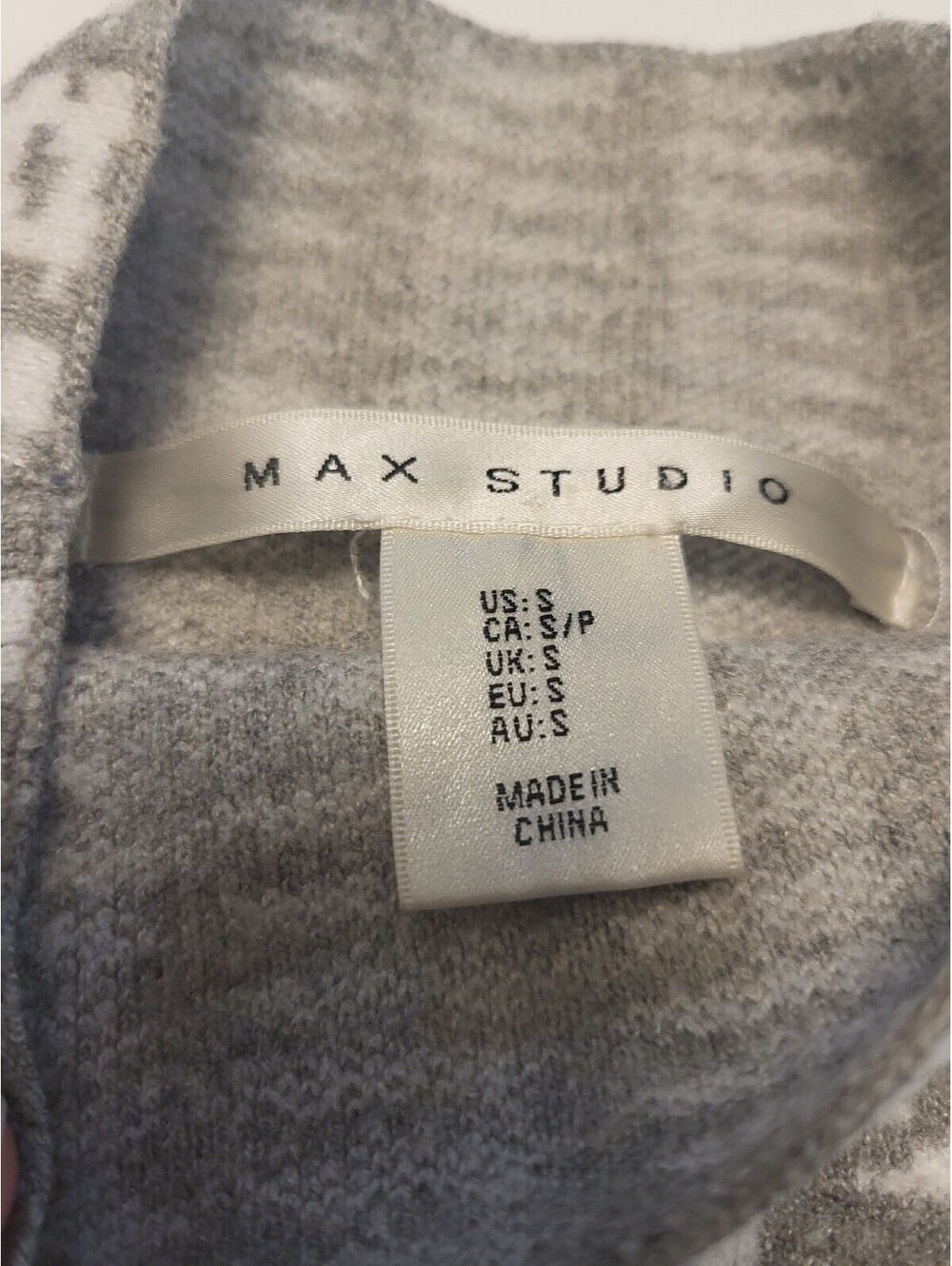 Max Studio Women's Gray and White Patterned Knit Sweater Size S